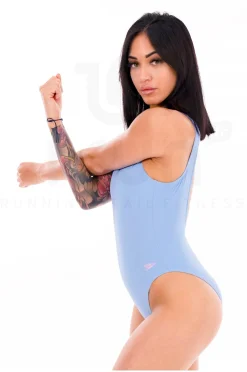 Textured Deep-U Back W